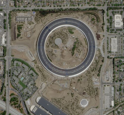 Apple Park seen from the sky. The building is a circle a mile around.