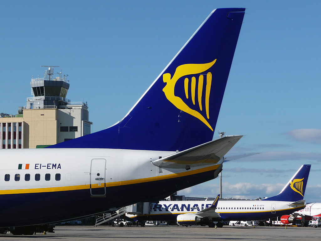 Ryanair 737-800.