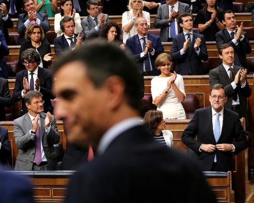 Mr. Sánchez (front) got enough votes to replace Mr. Rajoy (bottom right) as prime minister.