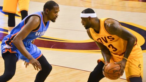 Kevin Durant (left) and LeBron James (right) in 2015.