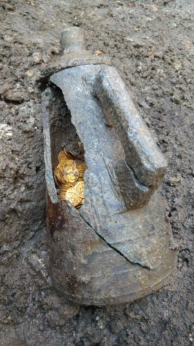 Cracked amphora with lid, Roman coins inside.