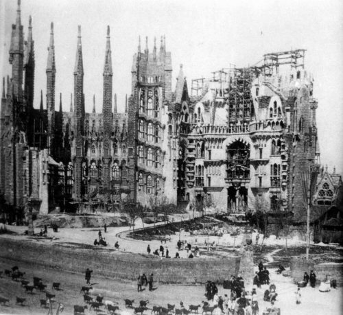 This is a picture of La Sagrada Familia as it looked around 1915.