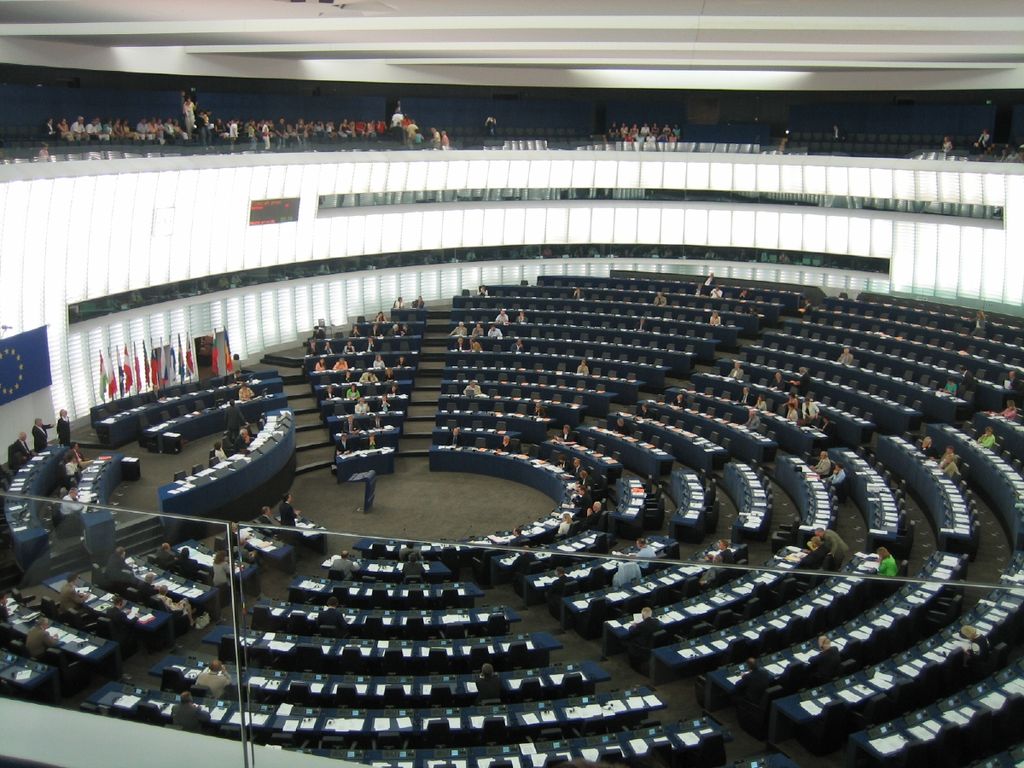 Hemicycle of the European Parliament in Strasbourg. Barroso giving speech, bottom left - front row. Borrell in the chair. Finnish Prime Minister as President-in-Office, front row opposite Barroso.