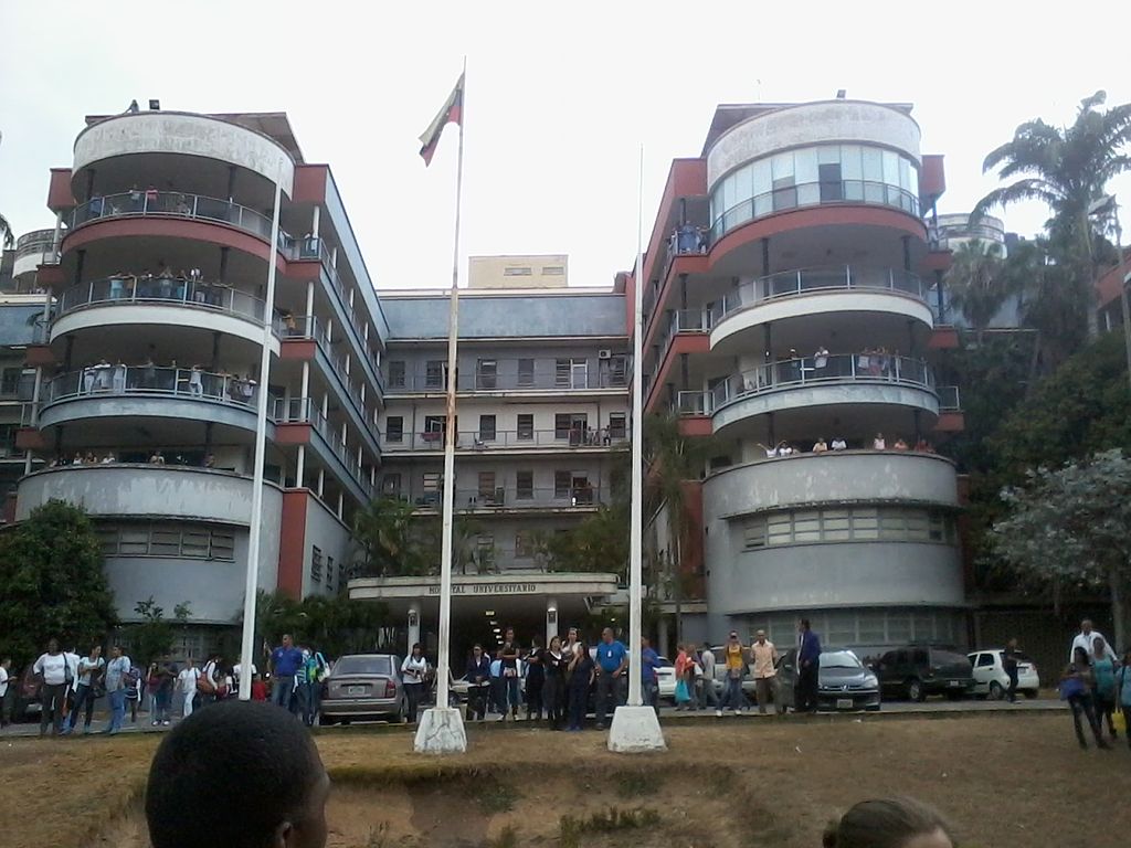 People watching the opposition march in the Caracas University Hospital the March 12.