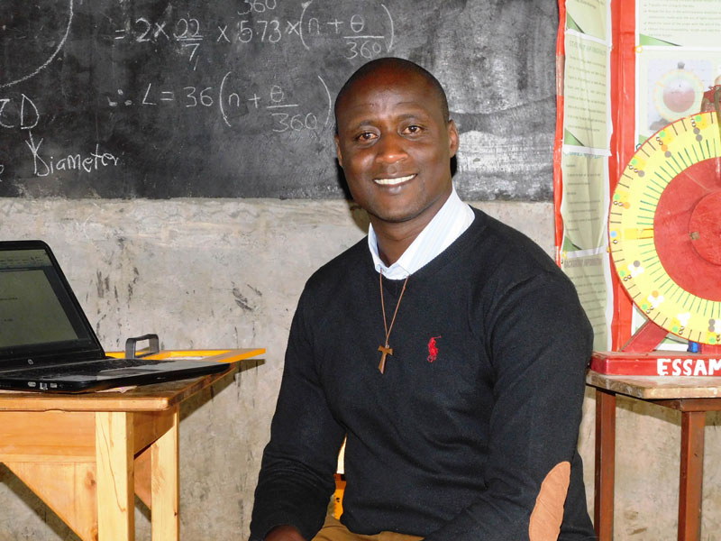 Peter Tabichi, a math and science teacher who has worked to change life for students in a poor area in Kenya, has won the $1 million Global Teacher Prize for 2019.