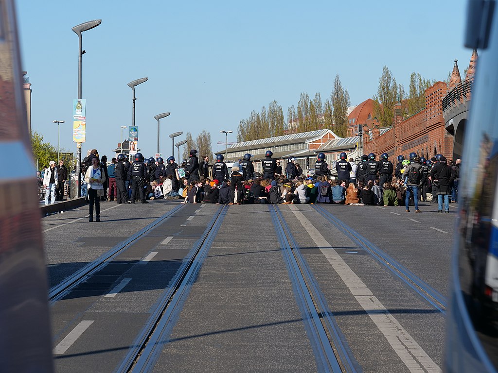 Blockade der Oberbaumbrücke in Berlin durch Extinction Rebellion.