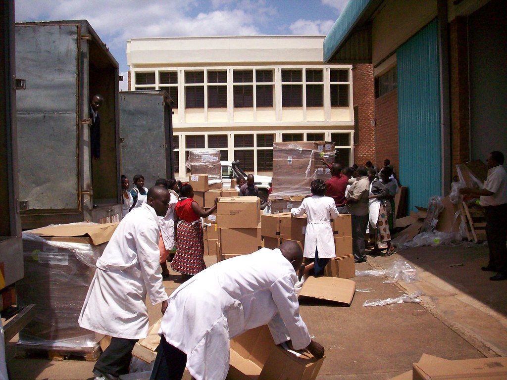 Malawi photos, ACT shipment in Sept-Oct 2007. Greg Roche JSI 100_0100