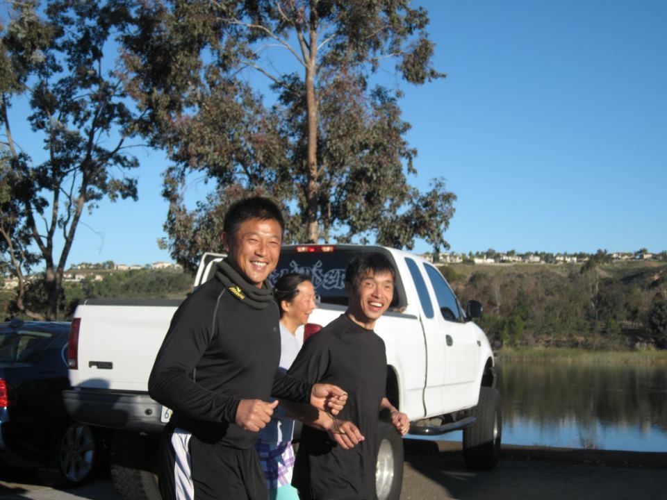 Mitsuhiro Iwamoto running with guide.