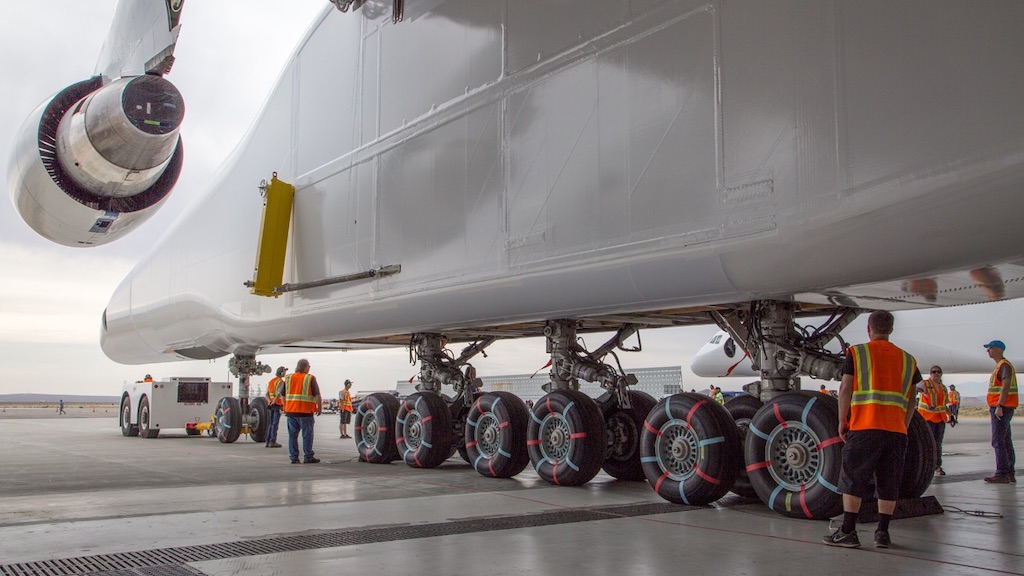 Stratolaunch, view of wheels and ground crew.