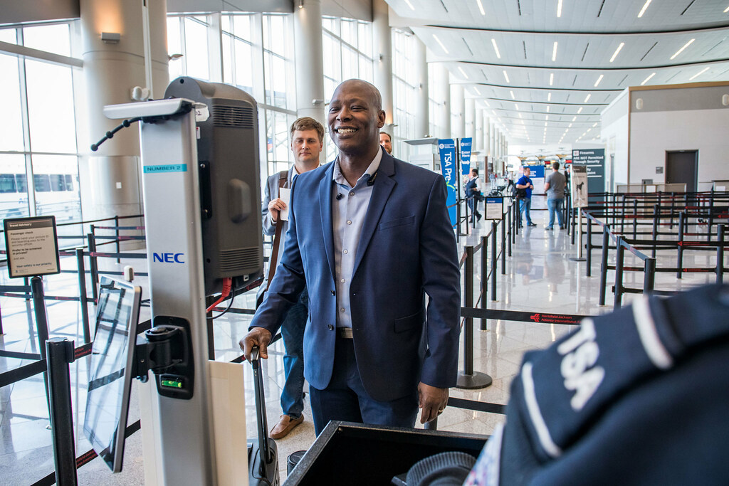 Customer uses facial recognition as identification at TSA security checkpoint