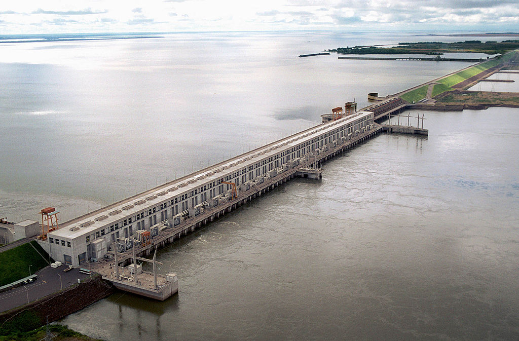 View from the right side of the HydroElectric Dam Yacyretá over the Paraná River./Vista externa desde el margen derecho de la central Hidroeléctrica Yacyretá, sobre el río Paraná