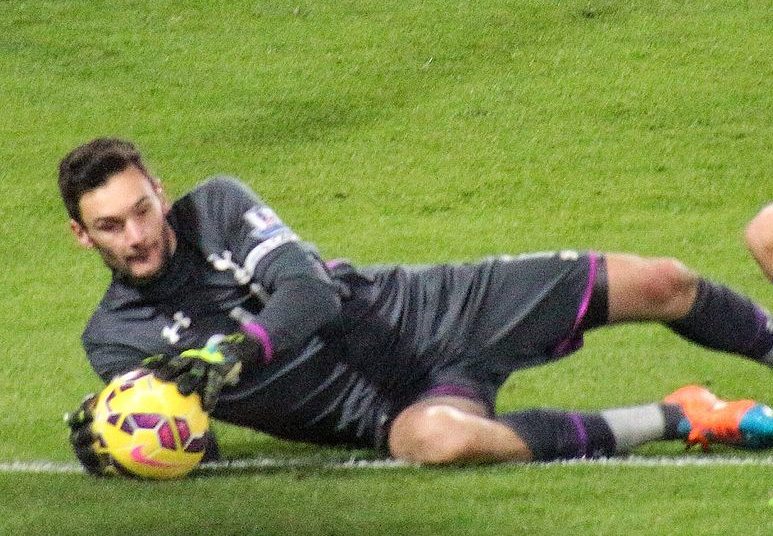 Hugo Lloris traps the ball against Chelsea in 2014.