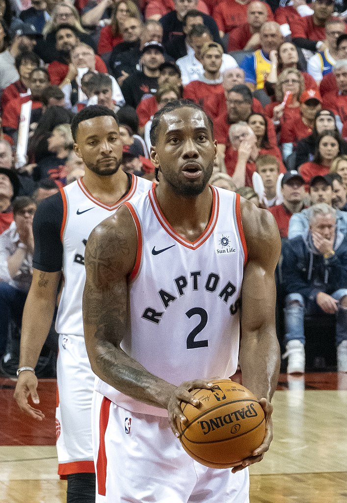 Kawhi Leonard shooting a free throw at Game 2 of the 2019 NBA Finals