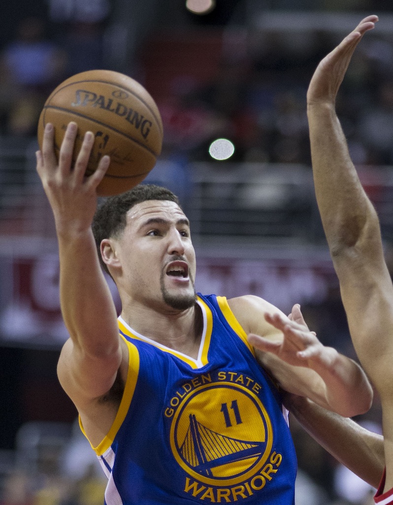 Klay Thompson of Golden State Warriors shooting against Jared Dudley of Washington Wizard - 2016