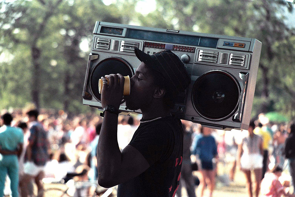 A man in Chicago carries a boombox, June 1985.