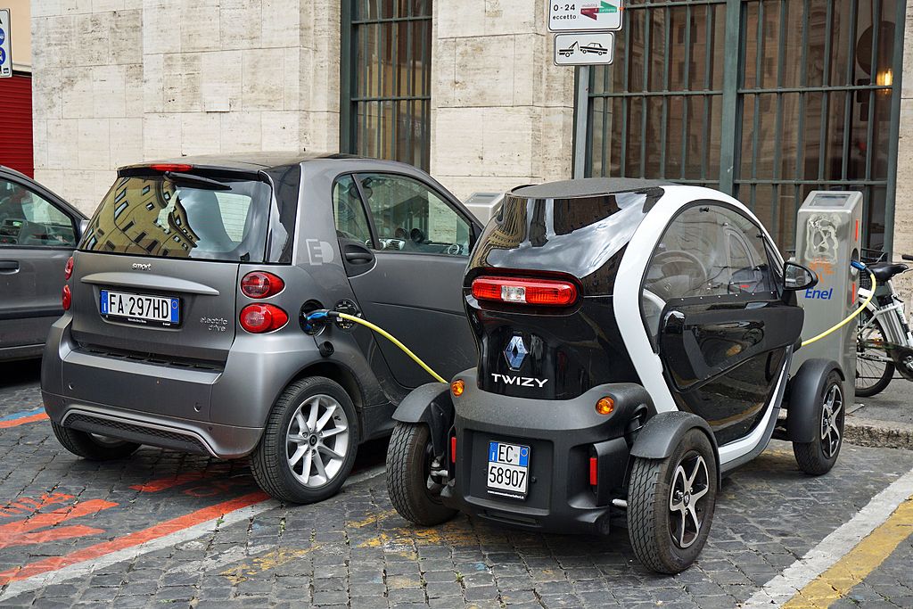 Smart ED and Renault Twizy Z.E. electric cars charging in Rome, Italy