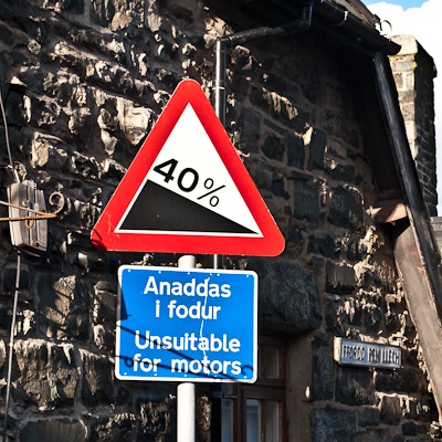 Gradient warning sign at the top of Ffordd Pen Llech.