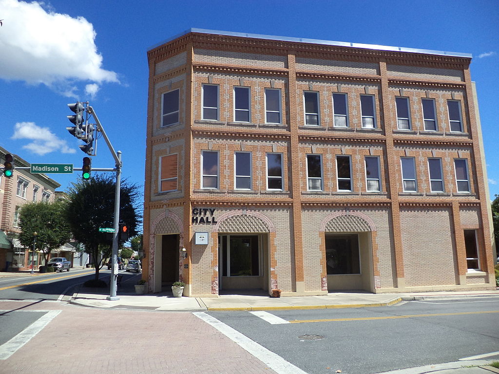 Lake City City Hall (south face), Columbia County, Florida