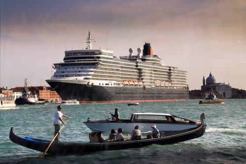 Queen Elizabeth, Venice