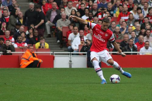 Mesut Özil playing for Arsenal in 2013.