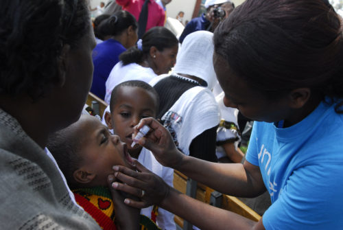 UNICEF Emergency project officer Tirunesh Tafesse administers Polio vaccine during the launch of the October 2010 measles and polio vaccination campaign in Hawassa, SNNPR