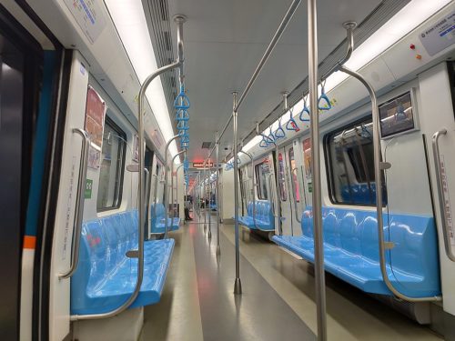 January 23, 2020, Qingdao Metro Line 3 016. Due to the occurrence of pneumonia in Wuhan, and began to spread throughout the country, including Shandong Province and Qingdao and other cities, Qingdao Metro stepped up preventive measures, but also because of the people's consciousness, so that the train car passenger flow greatly reduced.