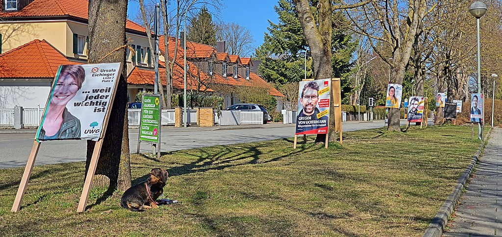 Political posters line the street for Bavaria's 2020 local elections - March 15, 2020. (Wahlplakateflutb Gemeinde Gröbenzell)