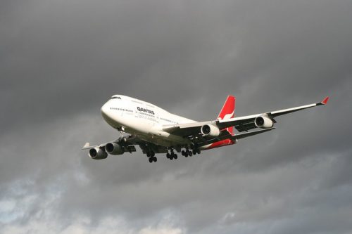 Qantas B747 landing at LHR