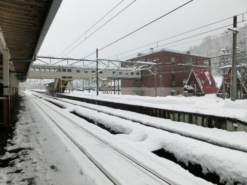 Echigo-Nakazato Station platform on 5 January 2020