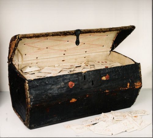 A wooden trunk of undelivered letters from 1706 and before, found in the Netherlands.