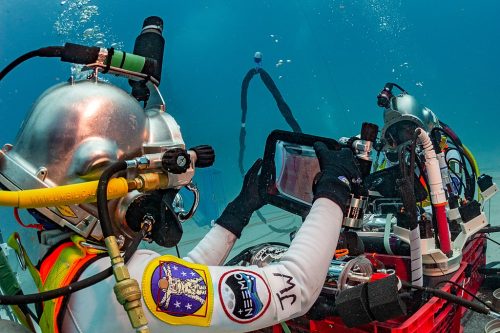 Dr. Jessica Watkins takes part in underwater tasks as part of her NEEMO 23 training.