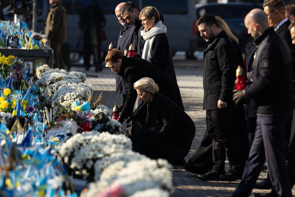 President of Ukraine Volodymyr Zelensky and First Lady Olena Zelenska paid tribute to the fallen defenders of Ukraine at the National Memorial of Remembrance in Kyiv.
