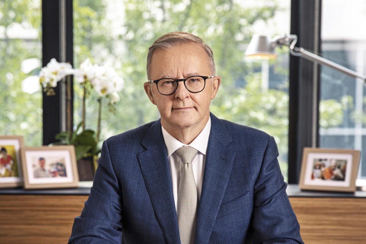 Official portrait of Australian Prime Minister Anthony Albanese