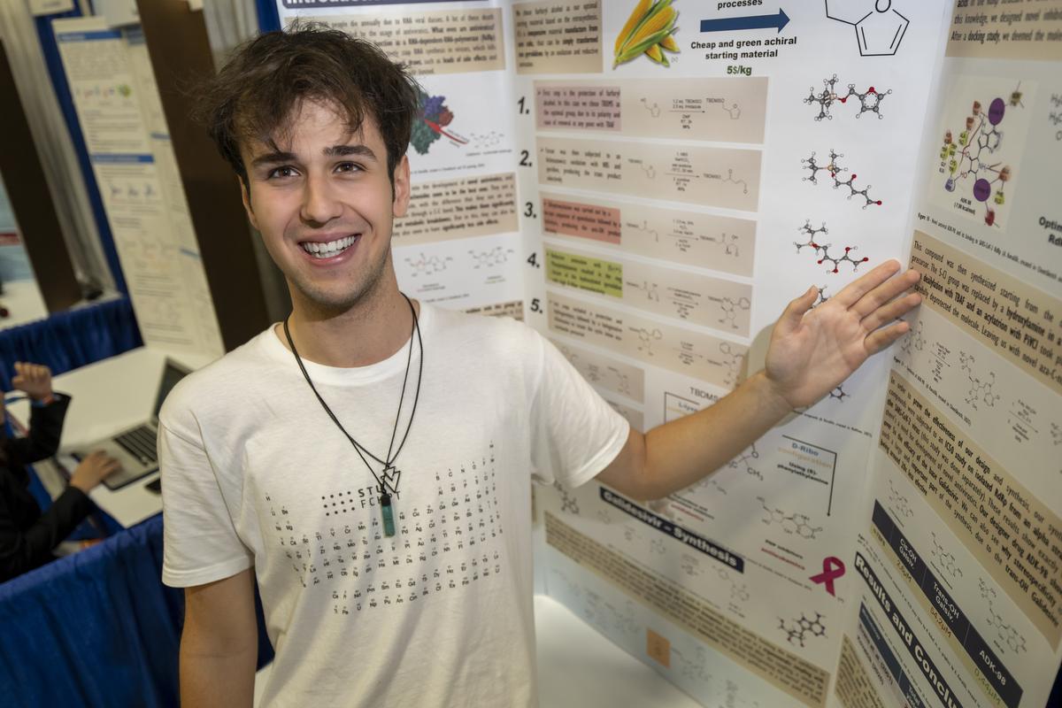 Adam Kovalčík explains his new method for developing the drug galidesivir.
