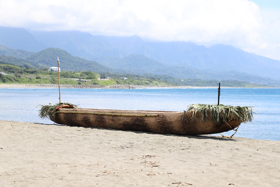 The dugout canoe used to cross from Taiwan to Yonaguni, the nearest of Japan's Ryukyu islands.