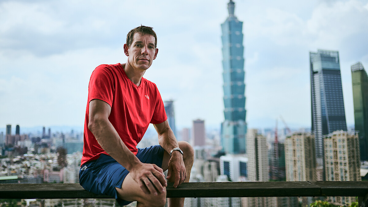 Rock Climber Alex Honnold Climbs Taiwan Tower